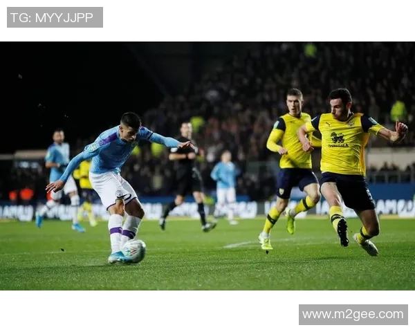 什鲁斯伯与斯坎索普的激烈对决揭示英甲联赛的竞争魅力与战术较量