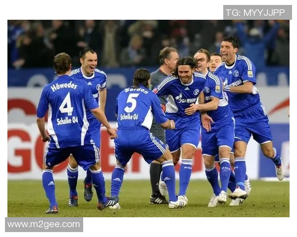 海于格松与克利夫顿的激烈对决揭示足球战术的博弈与魅力