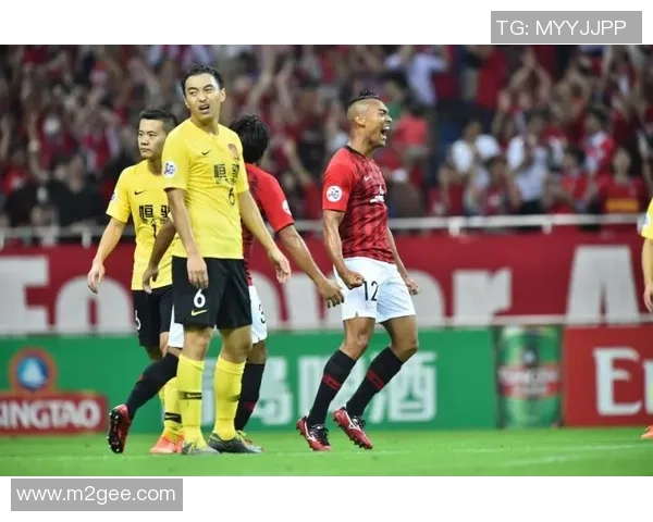 广州恒大与浦和红钻激情对决现场观众齐唱助威歌曲热情四溢